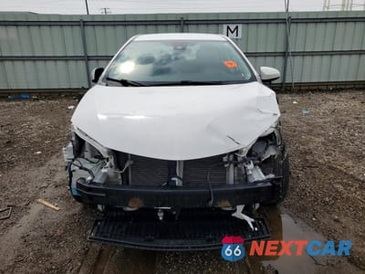 Piąte zdjęcie samochodu w środku: 2018 TOYOTA COROLLA LE VIN:5YFBURHE6JP845136 - miniatura