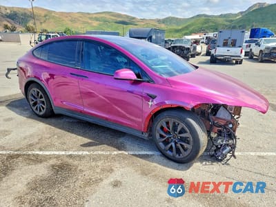 Czwarte zdjęcie samochodu z boku: 2023 TESLA MODEL X VIN:7SAXCBE66PF405227 - miniatura