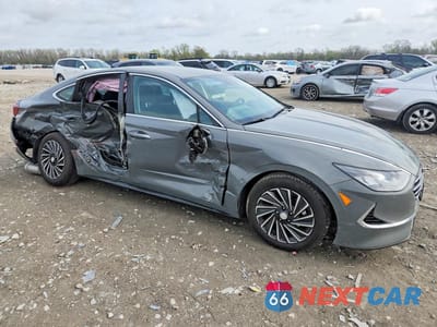 Czwarte zdjęcie samochodu z boku: 2023 HYUNDAI SONATA HYBRID SEL VIN:KMHL34JJ9PA057753 - miniatura