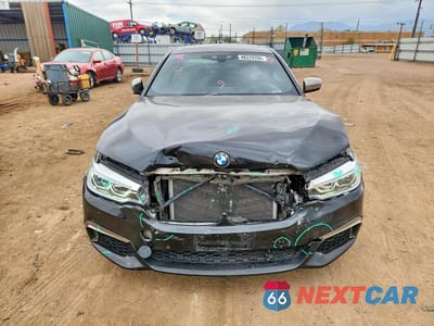 Piąte zdjęcie samochodu w środku: 2018 BMW M550XI VIN:WBAJB9C50JB049454 - miniatura