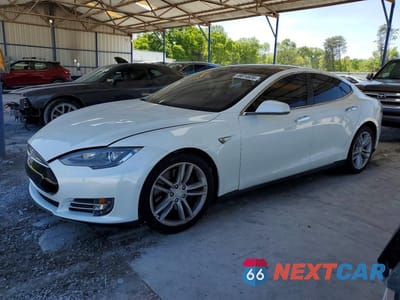 2015 TESLA MODEL S 5YJSA1E23FF116633 - główne zdjęcie licytacji z USA - miniatura