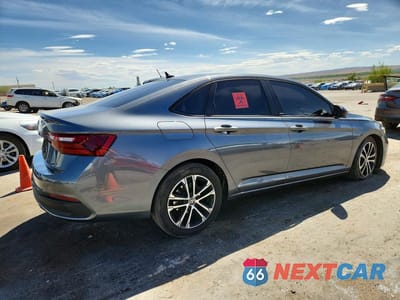 Trzecie zdjęcie samochodu z tyłu: 2024 VOLKSWAGEN JETTA SPORT VIN:3VWAM7BU2RM039665 - miniatura