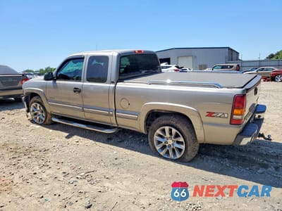 Drugie zdjęcie samochodu z przodu: 2002 CHEVROLET SILVERADO K1500 VIN:2GCEK19T221371493 - miniatura