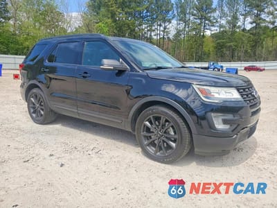 Czwarte zdjęcie samochodu z boku: 2017 FORD EXPLORER XLT VIN:1FM5K7D84HGB19175 - miniatura