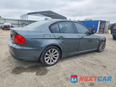 Trzecie zdjęcie samochodu z tyłu: 2009 BMW 328 XI SULEV VIN:WBAPK53569A643292 - miniatura