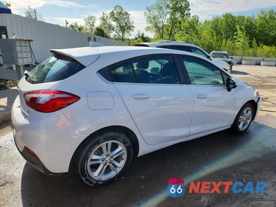 Trzecie zdjęcie samochodu z tyłu: 2018 CHEVROLET CRUZE LT VIN:3G1BE6SM8JS605139 - miniatura
