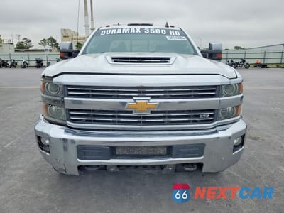 Piąte zdjęcie samochodu w środku: 2018 CHEVROLET SILVERADO K3500 LTZ VIN:1GC4K0CY8JF117336 - miniatura