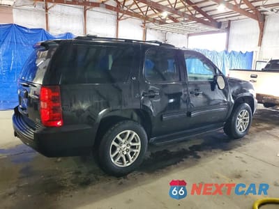 Trzecie zdjęcie samochodu z tyłu: 2011 CHEVROLET TAHOE K1500 LT VIN:1GNSKBE05BR242991 - miniatura