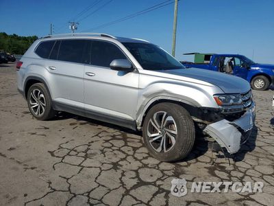 Czwarte zdjęcie samochodu z boku: 2018 VOLKSWAGEN ATLAS SEL PREMIUM VIN:1V2NR2CA5JC581666 - miniatura