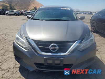 Piąte zdjęcie samochodu w środku: 2018 NISSAN ALTIMA 2.5 S VIN:1N4AL3AP8JC110518 - miniatura