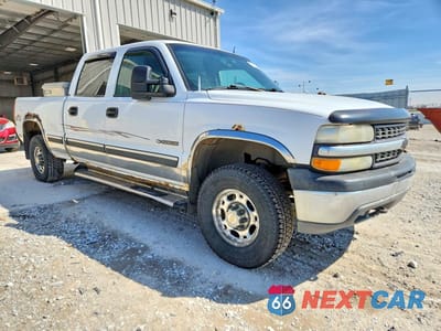 Czwarte zdjęcie samochodu z boku: 2002 CHEVROLET SILVERADO K1500 HEAVY DUTY VIN:1GCGK13U12F100718 - miniatura