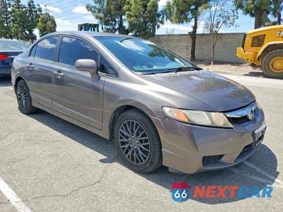 Czwarte zdjęcie samochodu z boku: 2010 HONDA CIVIC LX VIN:19XFA1F56AE007401 - miniatura