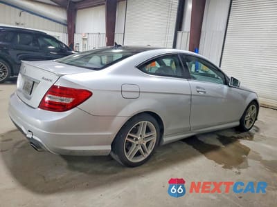 Trzecie zdjęcie samochodu z tyłu: 2013 MERCEDES-BENZ C 350 4MATIC VIN:WDDGJ8JB4DG081663 - miniatura