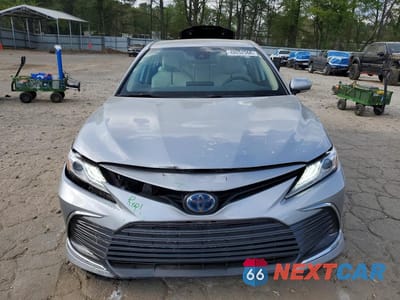 Piąte zdjęcie samochodu w środku: 2022 TOYOTA CAMRY HYBRID XLE VIN:4T1F31AK0NU591014 - miniatura
