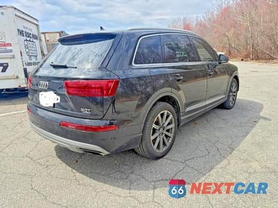 Czwarte zdjęcie samochodu z boku: 2017 AUDI Q7 PREMIUM PLUS VIN:WA1LAAF72HD031138 - miniatura