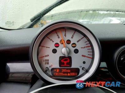 Zdjęcie 9 z 12 samochodu: 2007 MINI COOPER S VIN:WMWMF73527TL83719 - miniatura