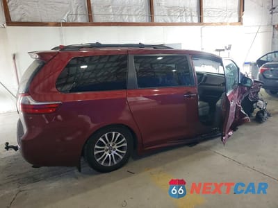 Trzecie zdjęcie samochodu z tyłu: 2020 TOYOTA SIENNA VIN:5TDYZ3DC8LS032050 - miniatura