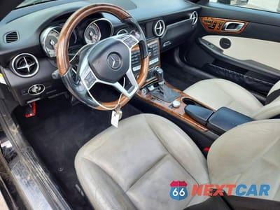 Zdjęcie 8 z 12 samochodu: 2012 MERCEDES-BENZ SLK 350 VIN:WDDPK5HA7CF009353 - miniatura