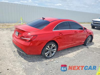 Trzecie zdjęcie samochodu z tyłu: 2019 MERCEDES-BENZ CLA 250 VIN:WDDSJ4EB3KN766713 - miniatura