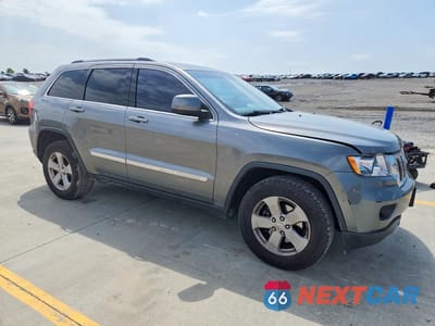 Czwarte zdjęcie samochodu z boku: 2012 JEEP GRAND CHEROKEE LAREDO VIN:1C4RJFAGXCC332839 - miniatura