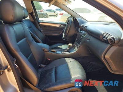 Zdjęcie 7 z 12 samochodu: 2006 MERCEDES-BENZ C 230 VIN:WDBRF52H66F746284 - miniatura