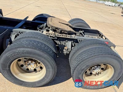 Zdjęcie 12 z 14 samochodu: 2016 VOLVO VN VNL VIN:4V4NC9EH2GN947686 - miniatura
