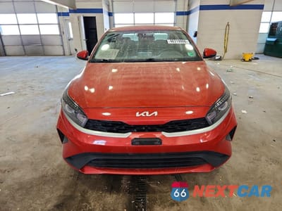 Piąte zdjęcie samochodu w środku: 2024 KIA FORTE LXS VIN:3KPF24AD8RE716453 - miniatura
