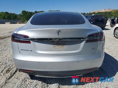 Piąte zdjęcie samochodu w środku: 2015 TESLA MODEL S 85 VIN:5YJSA1H19FFP78672 - miniatura