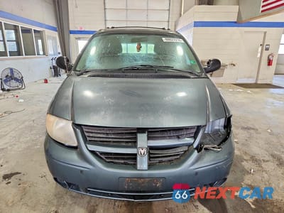 Piąte zdjęcie samochodu w środku: 2005 DODGE GRAND CARAVAN SXT VIN:2D4GP44L35R482212 - miniatura