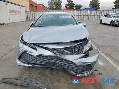 Piąte zdjęcie samochodu w środku: 2021 TOYOTA CAMRY LE VIN:4T1C11AK0MU595961 - miniatura