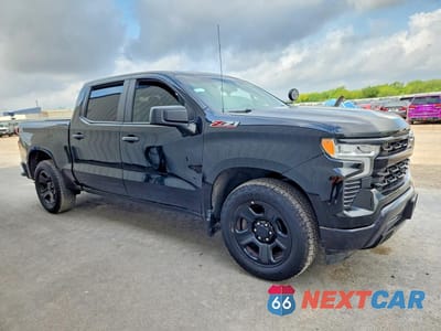 Czwarte zdjęcie samochodu z boku: 2023 CHEVROLET SILVERADO K1500 VIN:3GCUDAED7PG302527 - miniatura