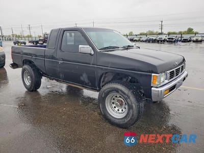 Czwarte zdjęcie samochodu z boku: 1995 NISSAN TRUCK XE V6 VIN:1N6HD16Y3SC449732 - miniatura
