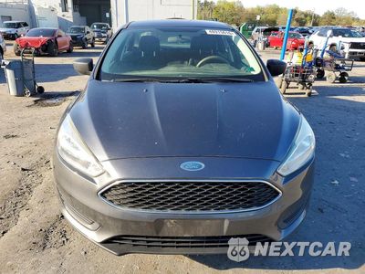 Piąte zdjęcie samochodu w środku: 2017 FORD FOCUS S VIN:1FADP3E22HL316153 - miniatura