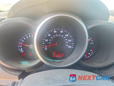 Zdjęcie 9 z 12 samochodu: 2012 KIA SOUL + VIN:KNDJT2A64C7408894 - miniatura