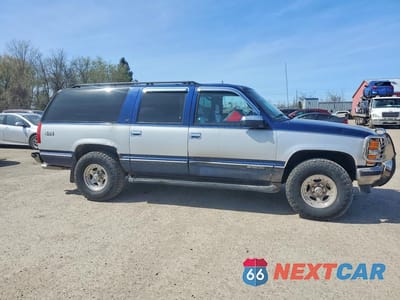 Czwarte zdjęcie samochodu z boku: 1997 CHEVROLET SUBURBAN K1500 VIN:1GNFK16R1VJ345577 - miniatura