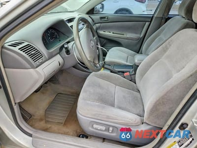 Zdjęcie 7 z 12 samochodu: 2004 TOYOTA CAMRY STANDARD VIN:4T1BE32K54U927158 - miniatura