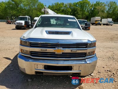 Piąte zdjęcie samochodu w środku: 2018 CHEVROLET SILVERADO C2500 HEAVY DUTY VIN:1GC1CUEY6JF119011 - miniatura