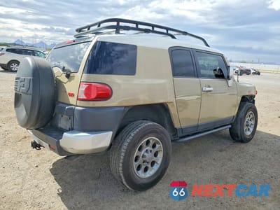 Trzecie zdjęcie samochodu z tyłu: 2011 TOYOTA FJ CRUISER BASE VIN:JTEBU4BF0BK104156 - miniatura