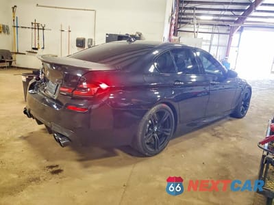 Trzecie zdjęcie samochodu z tyłu: 2013 BMW M5 VIN:WBSFV9C50DD096291 - miniatura