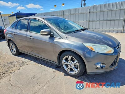 Czwarte zdjęcie samochodu z boku: 2013 FORD FOCUS SE VIN:1FADP3F25DL133421 - miniatura