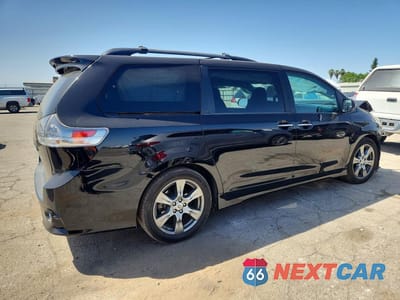 Trzecie zdjęcie samochodu z tyłu: 2017 TOYOTA SIENNA SE VIN:5TDXZ3DCXHS801392 - miniatura