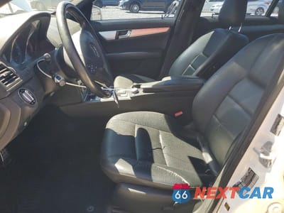 Zdjęcie 7 z 12 samochodu: 2010 MERCEDES-BENZ C 300 VIN:WDDGF5EB4AR087070 - miniatura