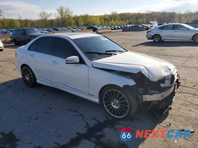 Czwarte zdjęcie samochodu z boku: 2013 MERCEDES-BENZ C 300 4MATIC VIN:WDDGF8AB5DR243239 - miniatura