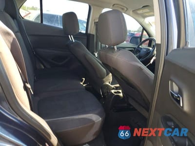 Zdjęcie 10 z 12 samochodu: 2019 CHEVROLET TRAX LS VIN:3GNCJNSB0KL237641 - miniatura