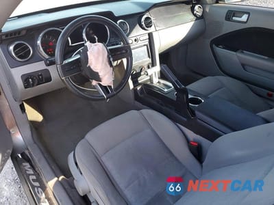 Zdjęcie 8 z 13 samochodu: 2008 FORD MUSTANG VIN:1ZVHT80N285191081 - miniatura