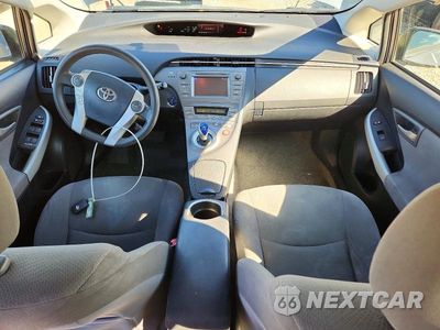 Zdjęcie 8 z 13 samochodu: 2012 TOYOTA PRIUS TWO VIN:JTDKN3DU0C1551052 - miniatura