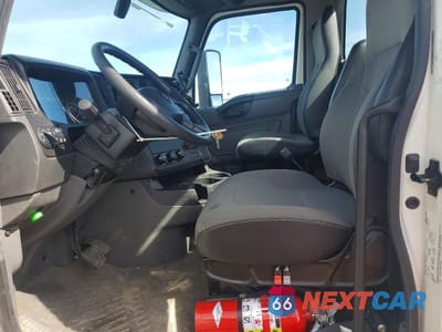 Piąte zdjęcie samochodu w środku: 2023 INTERNATIONAL LT625 SEMI TRUCK VIN:3HSDYTZN0PN749366 - miniatura
