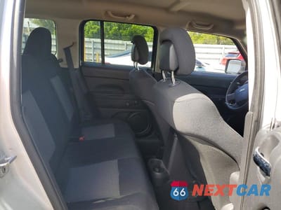 Zdjęcie 11 z 13 samochodu: 2010 JEEP PATRIOT SPORT VIN:1J4NT1GB4AD624608 - miniatura