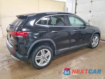 Trzecie zdjęcie samochodu z tyłu: 2021 MERCEDES-BENZ GLA 250 4MATIC VIN:W1N4N4HB6MJ188547 - miniatura