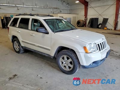 Czwarte zdjęcie samochodu z boku: 2010 JEEP GRAND CHEROKEE LAREDO VIN:1J4PR4GK7AC148983 - miniatura